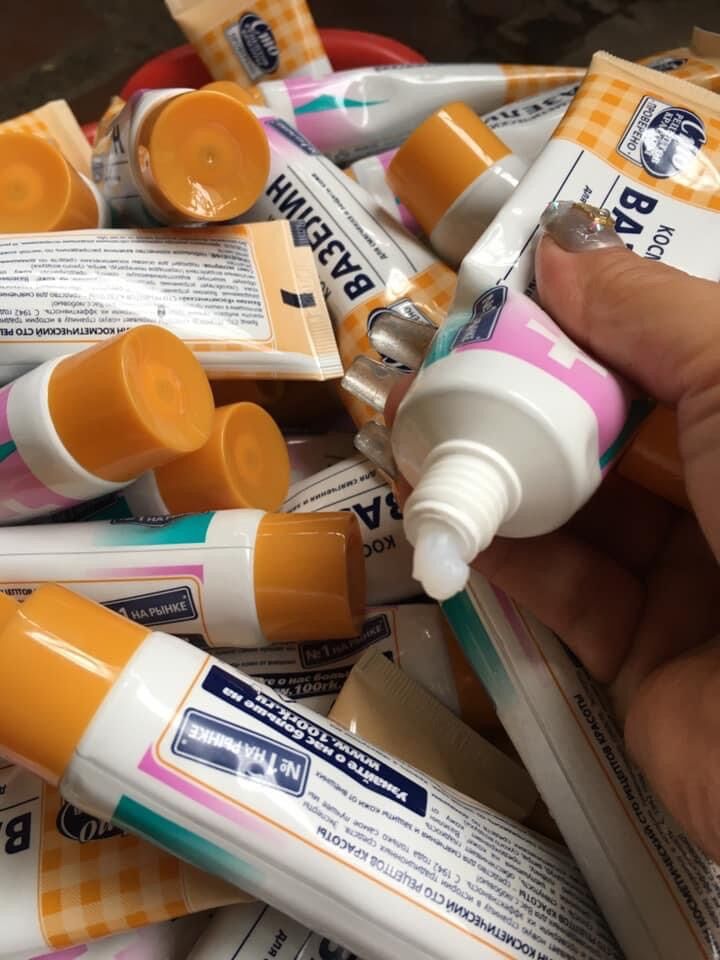 Vasaline Nga dạng tuýt hỗ trợ trong phun xăm 42g
