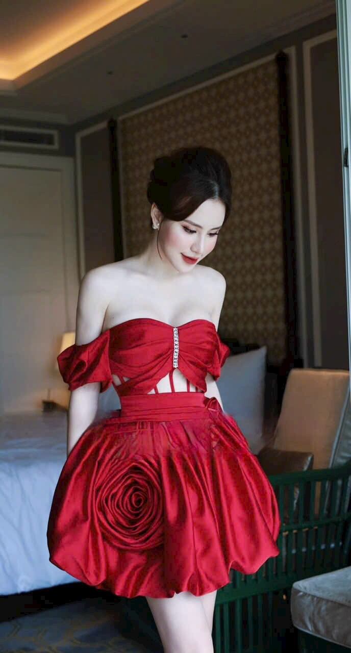 Đầm xòe bí xoắn hoa hồng trễ vai