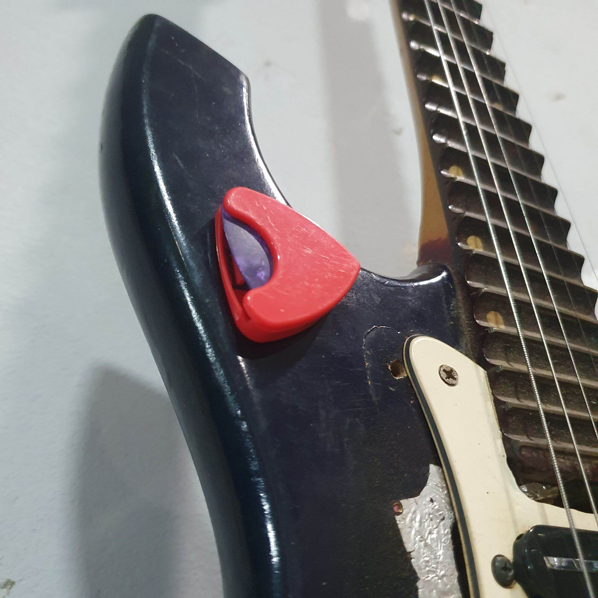 Hộp đựng phím gãy Guitar