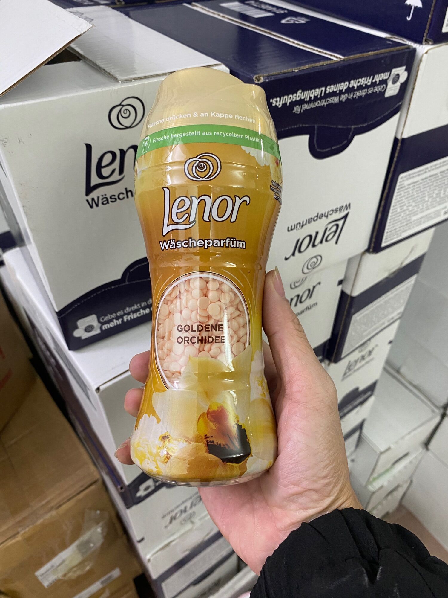 Viên xả vải khô lenor hương nước hoa 210g đức