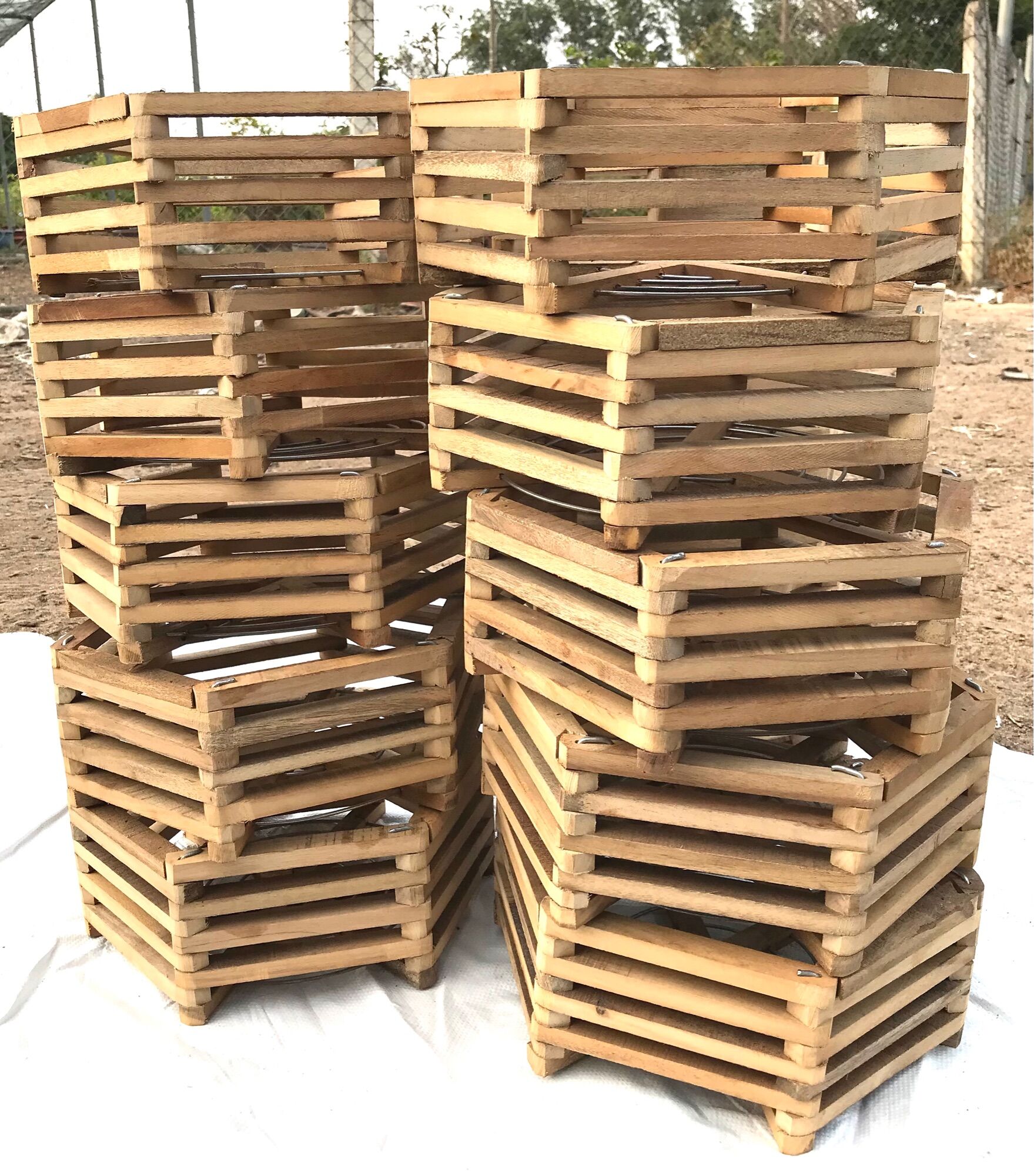 Chậu gỗ lục giác trồng Lan (bộ ba chậu)