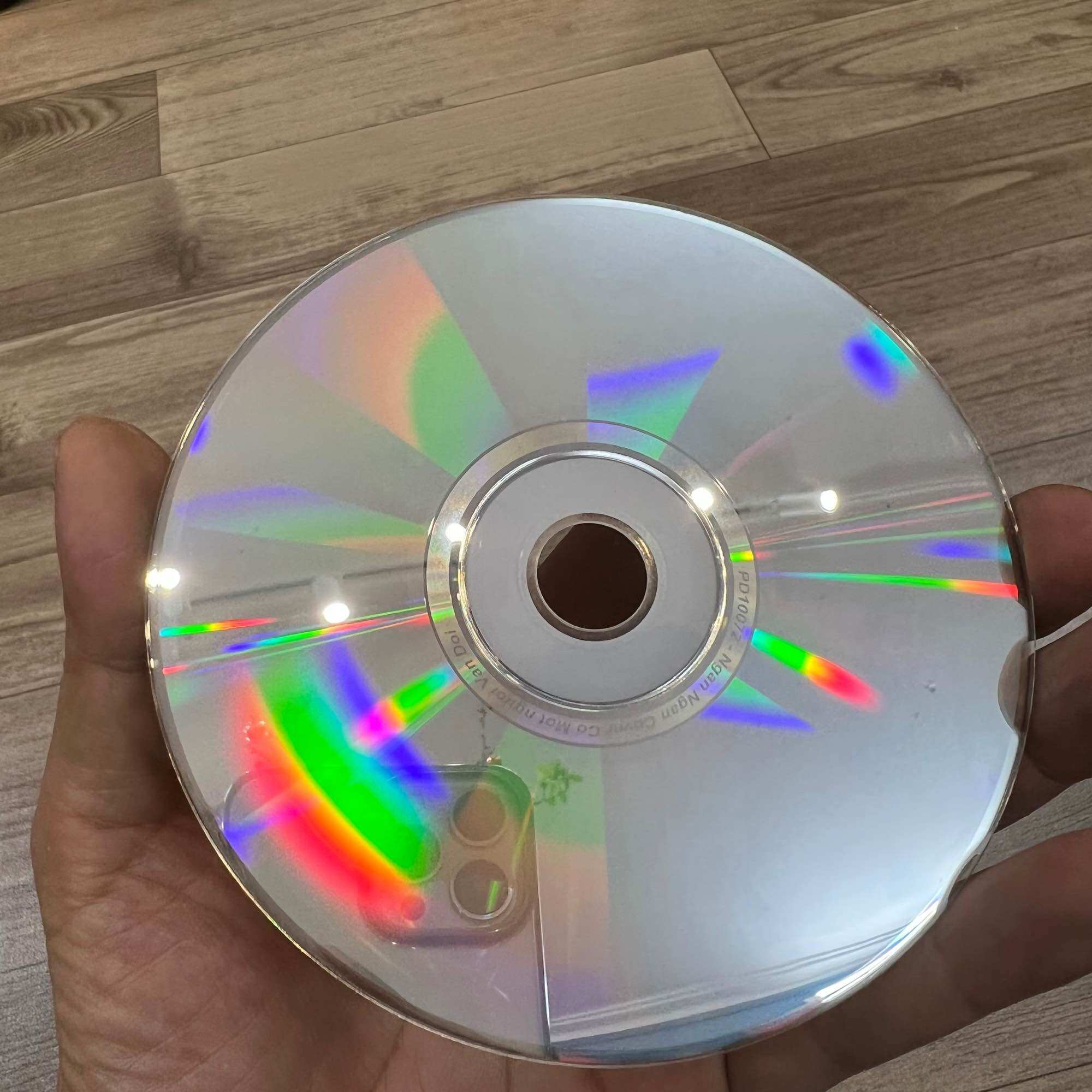 CD Ngân Ngân - Có một người vẫn đợi