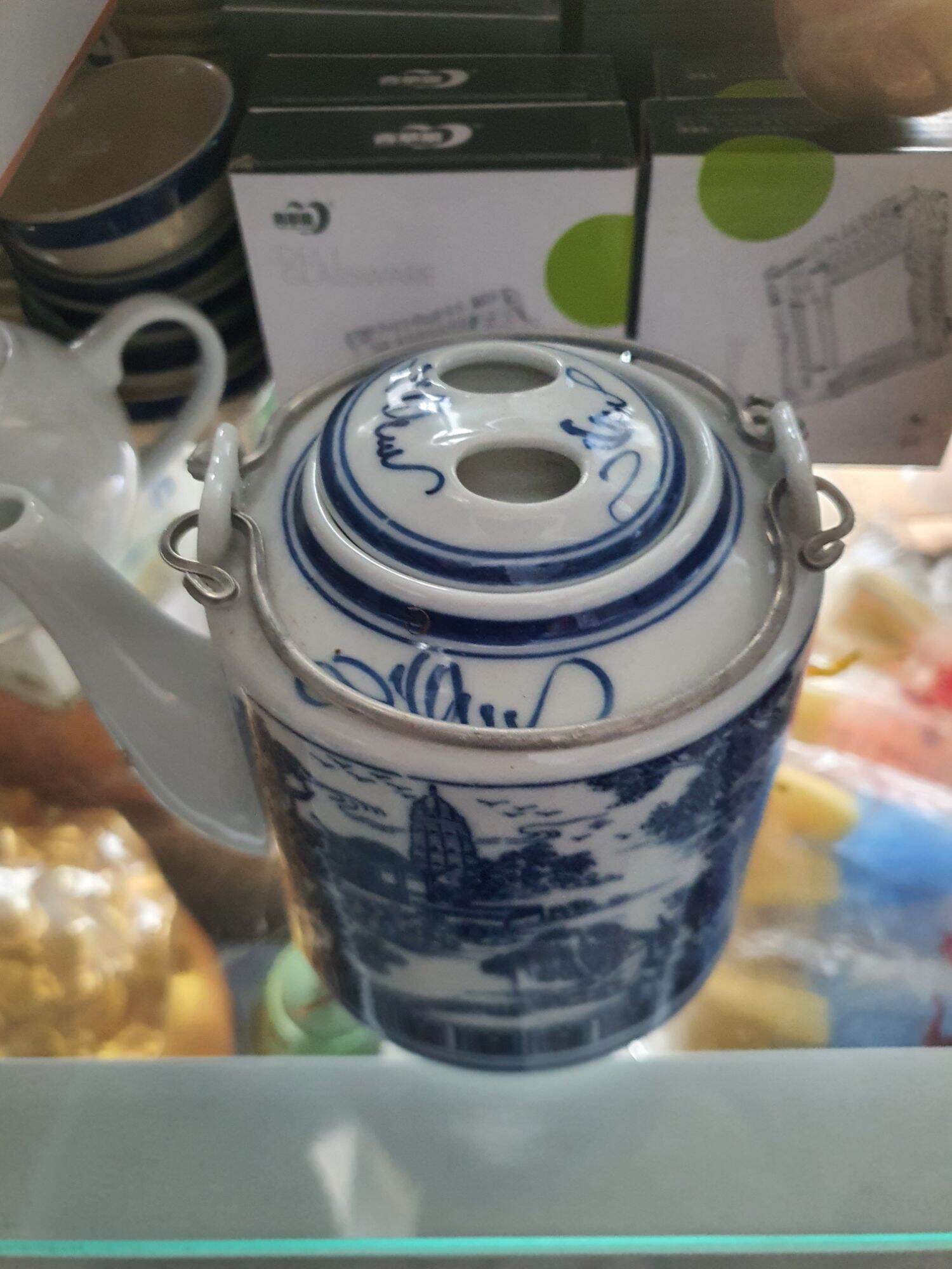 Ấm trà bằng sứ ( hoa văn ngẫu nhiên )