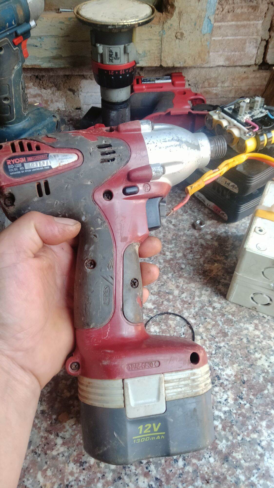 Bắn víc ryobi 12v