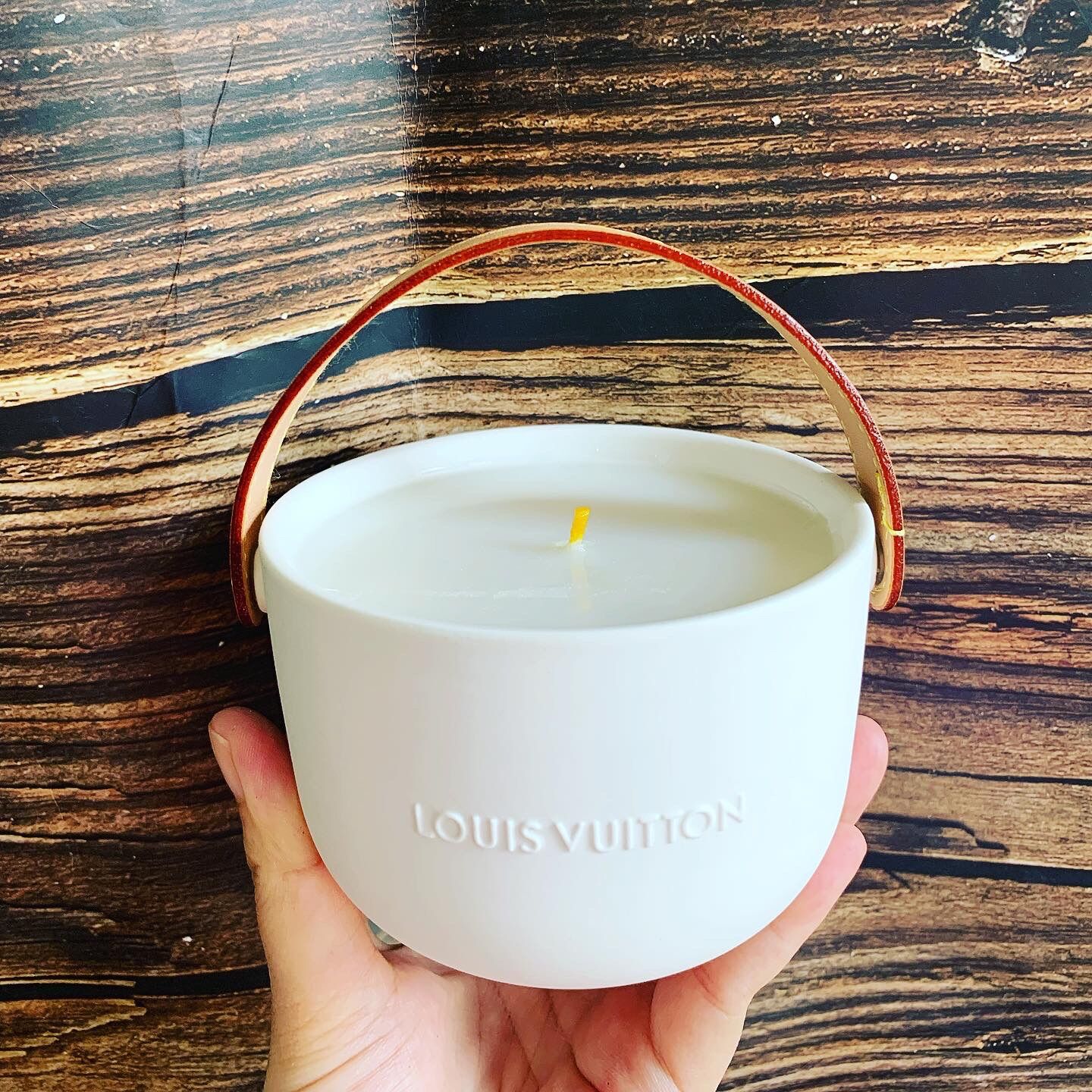 Nến thơm Louis vuitton mùi Feuilles D'or