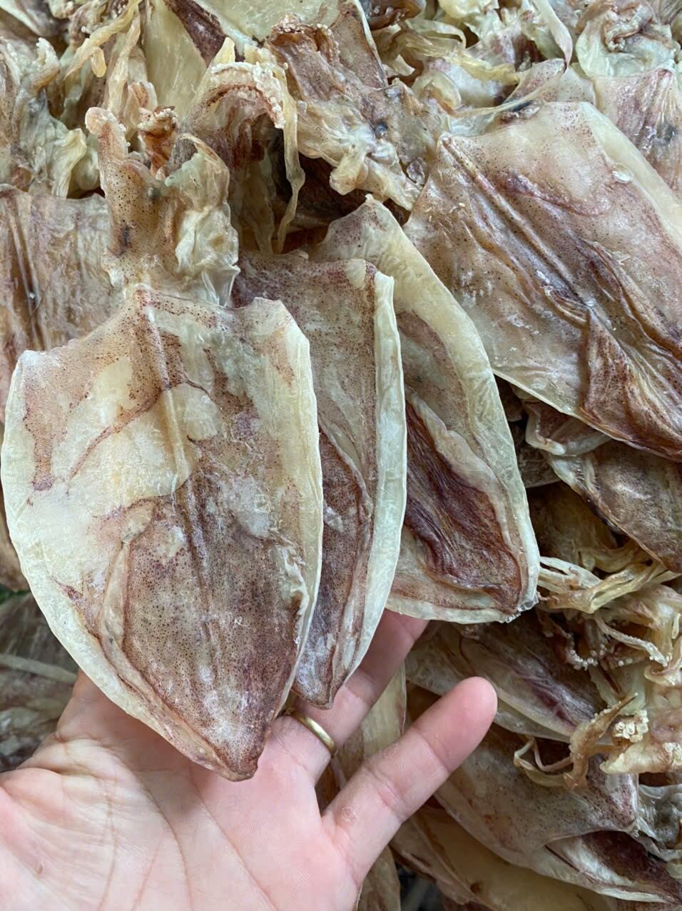 200g con khô mực gò công )