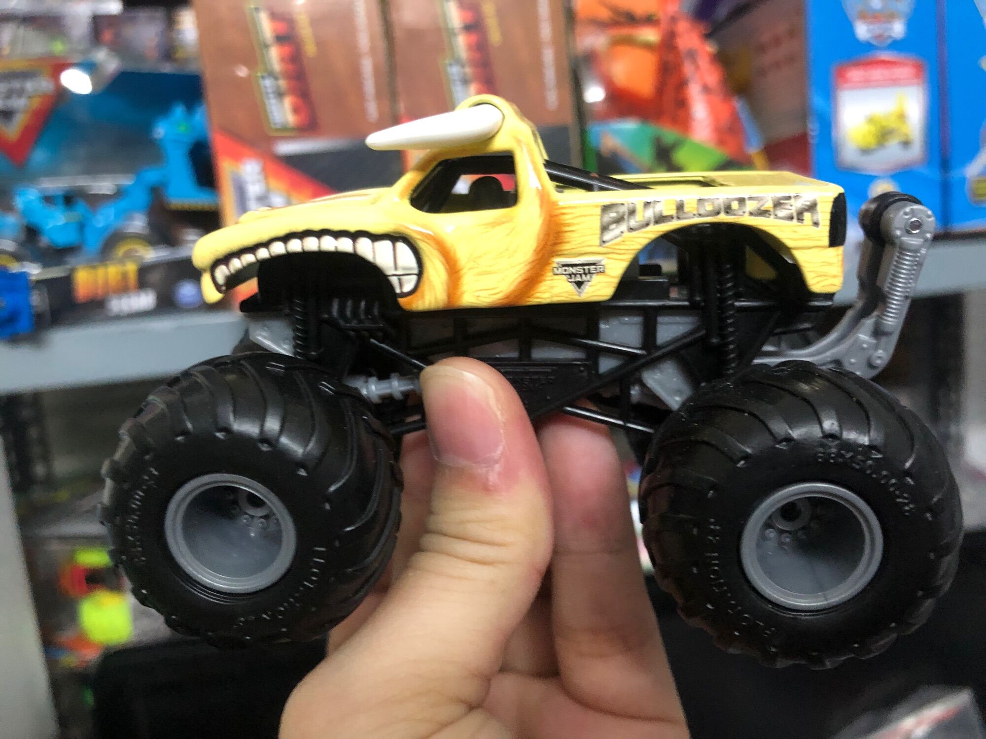 Xe Monster Jam El Toco Toro màu vàng