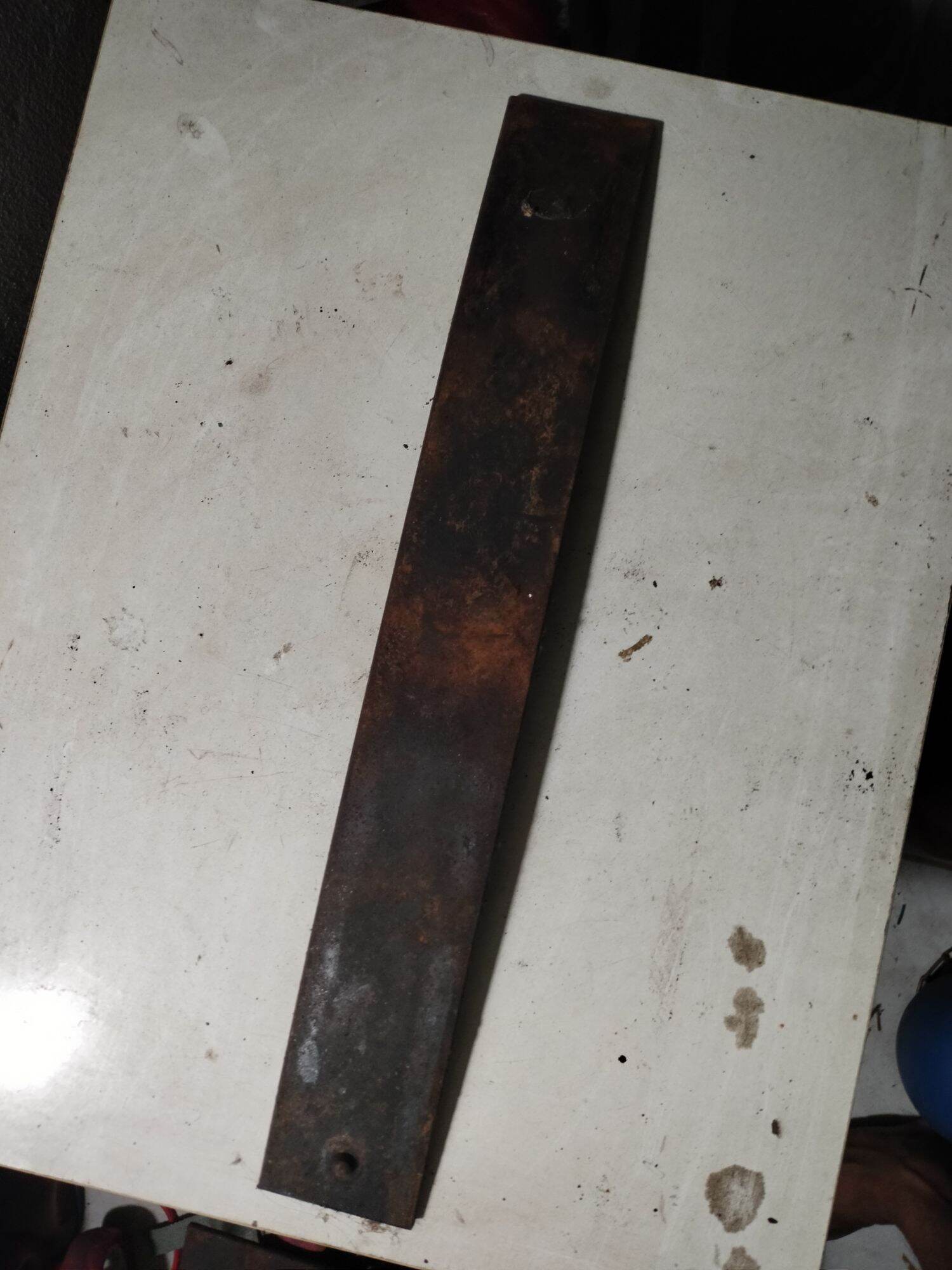 Thép nhíp ôtô Nga dùng rèn dao ,rựa, cuốc,thuổng... loại 35cm