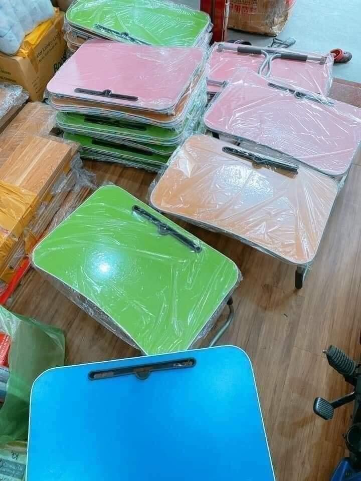 BÀN HỌC GỖ GẤP GỌN CÓ KHE  IPAD