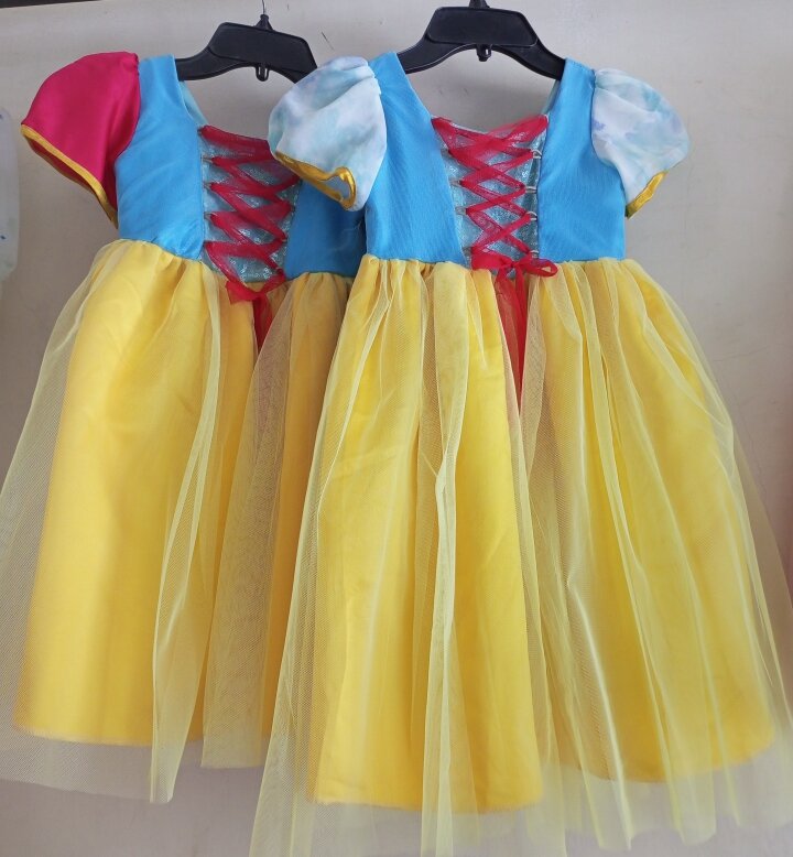 Snow White Princess Dress, Comes with a Cape, or Hair Accessories, or Hair Clips, Soft Fabric, Carefully Lined to Prevent Itching When Worn,, Sturdy and Meticulous Seams,, All Sizes 2_12 (Suitable for Weight Around 10_35 kg)