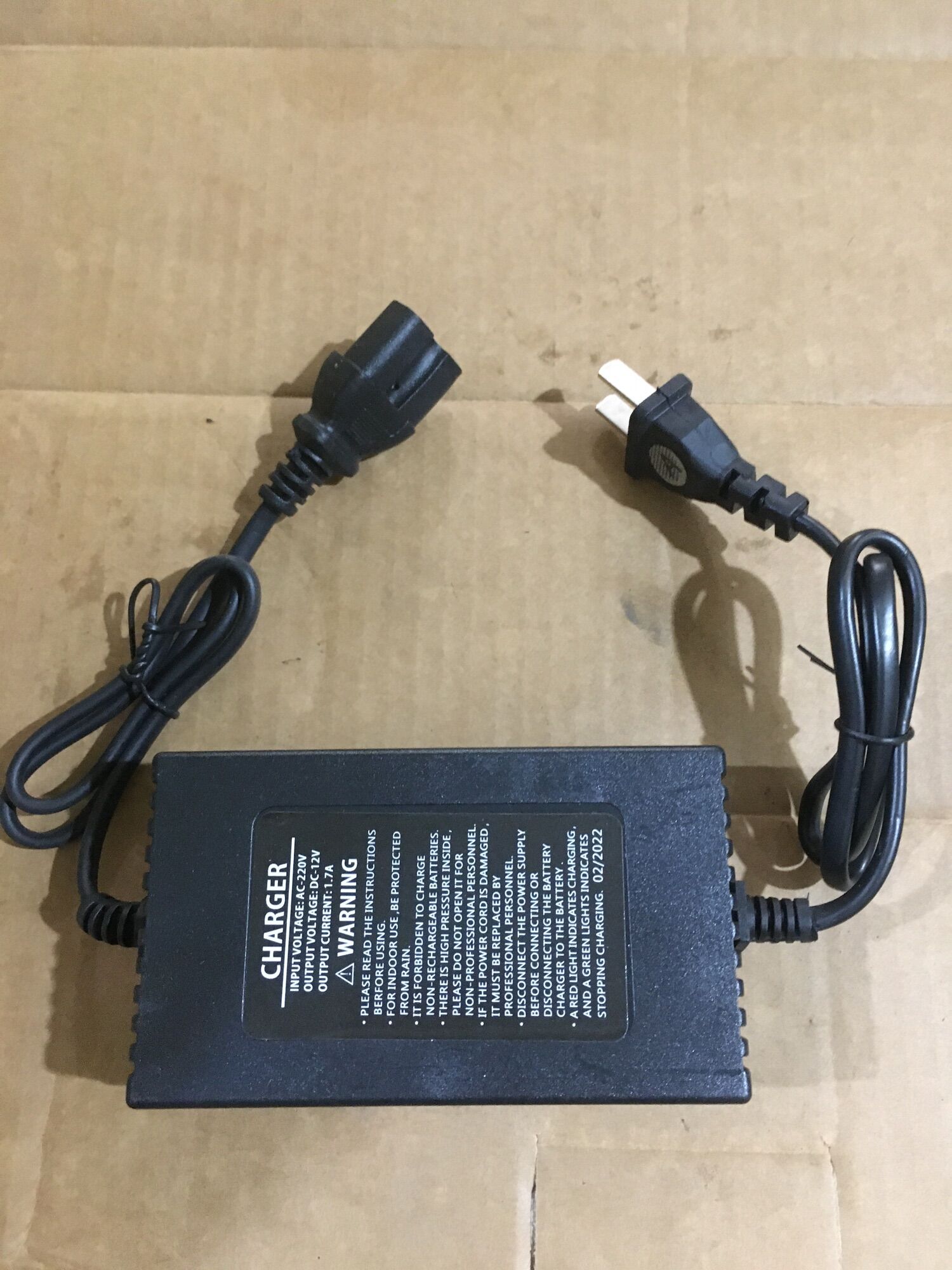 Sạc ắc quy bình xịt điện 12v