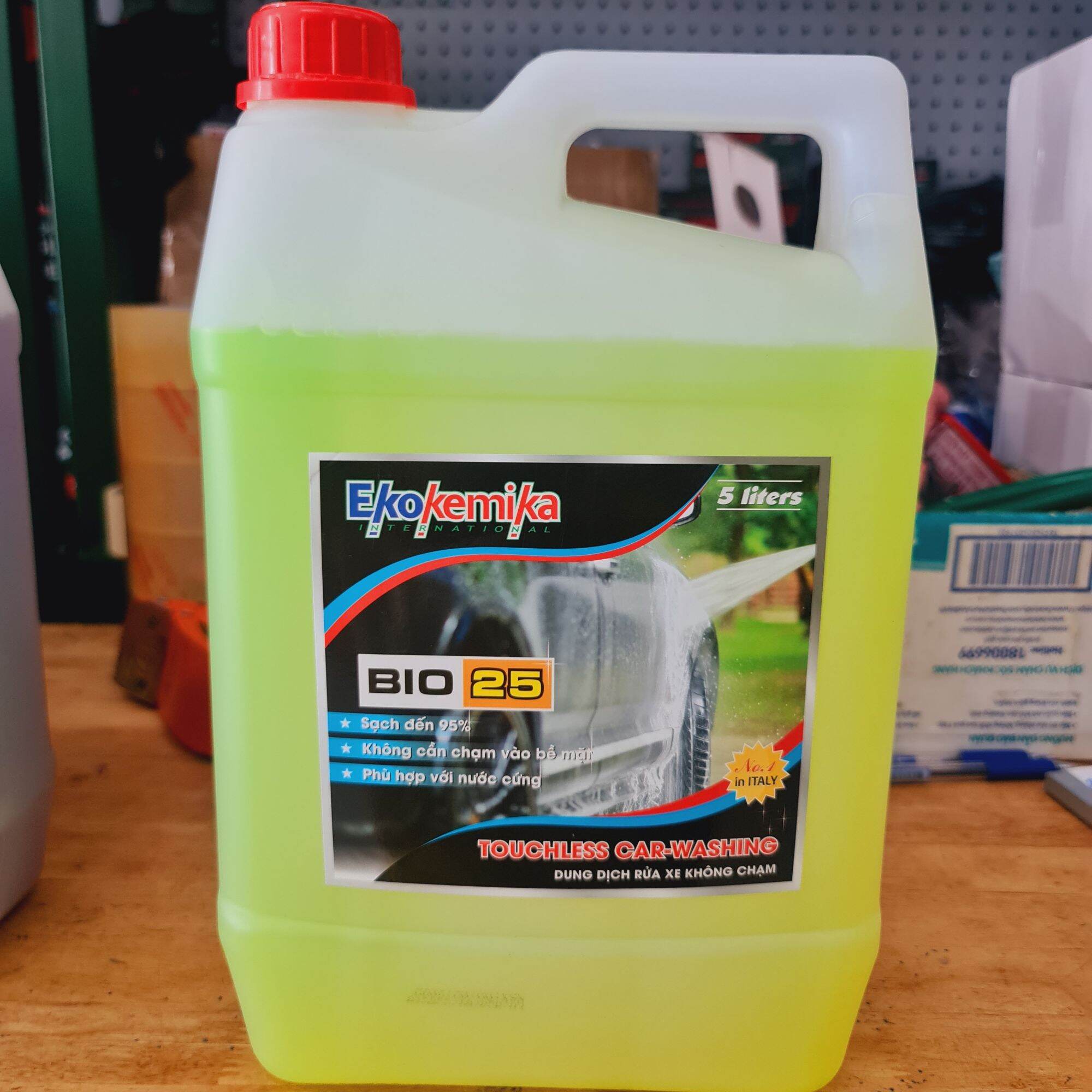 Dung dịch rửa xe không chạm ekokemika bio25 can 5 lít