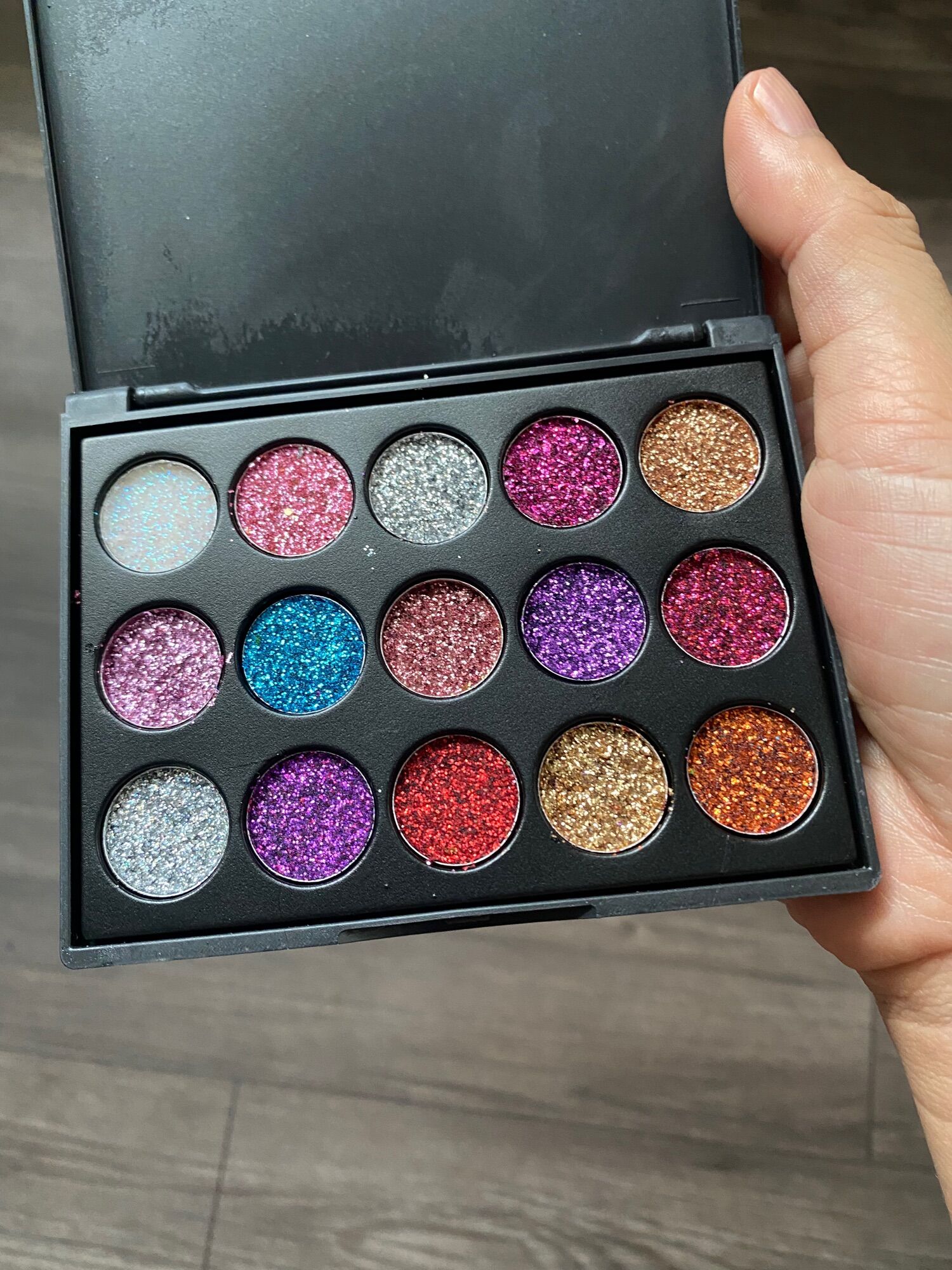 Gel mắt kim tuyến Cmaadu 15 ô màu