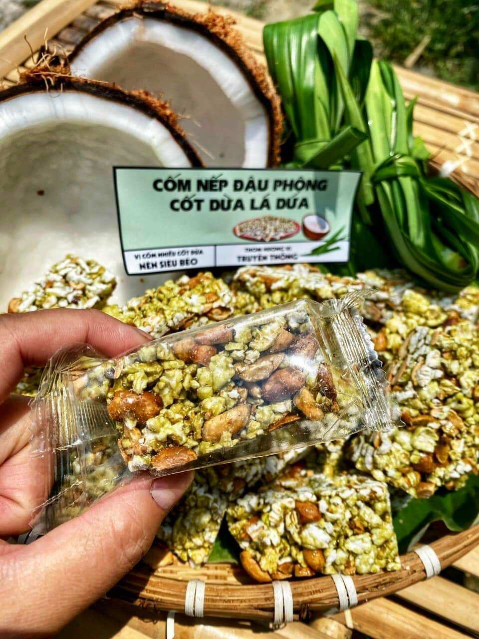 Cốm nếp dứa Lâm An loại 1 , KL 500g (Cốm nếp dứa nước cốt dừa đậu phộng siêu giòn)