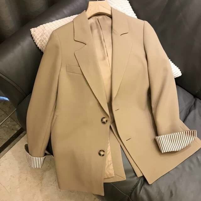 Áo khoác blazer áo khoác nữ có lớp lót trong mềm mịn và có đệm vai
