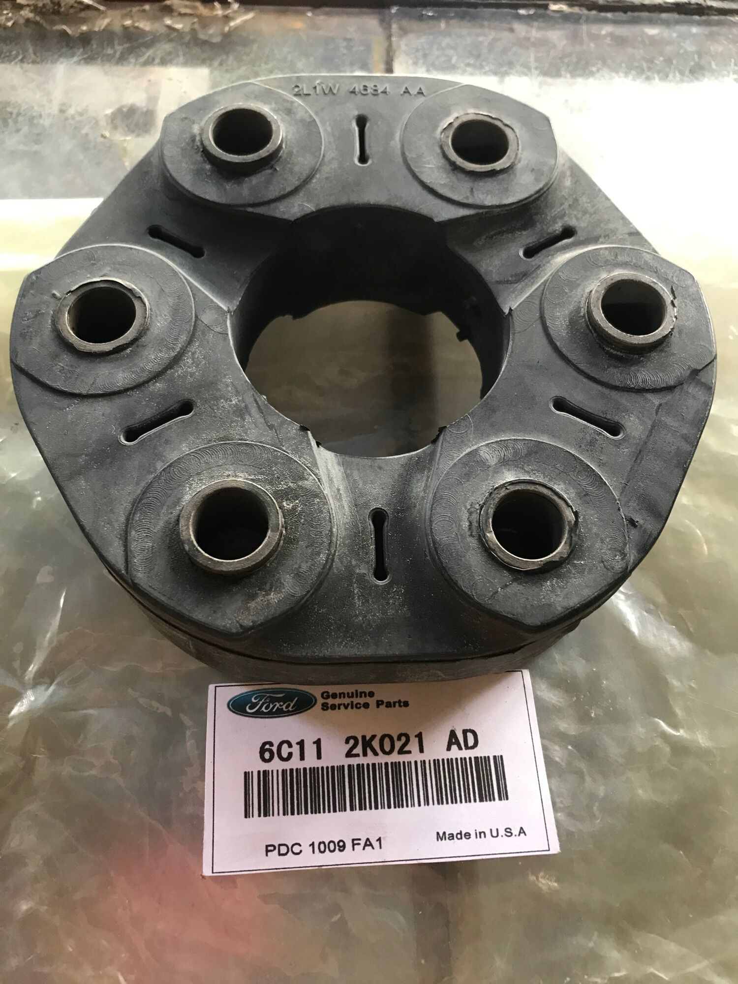 Cao su 6 lỗ trên láp dọc ford transit 16 chỗ đời 2003-2006 đời 2007 đến nay