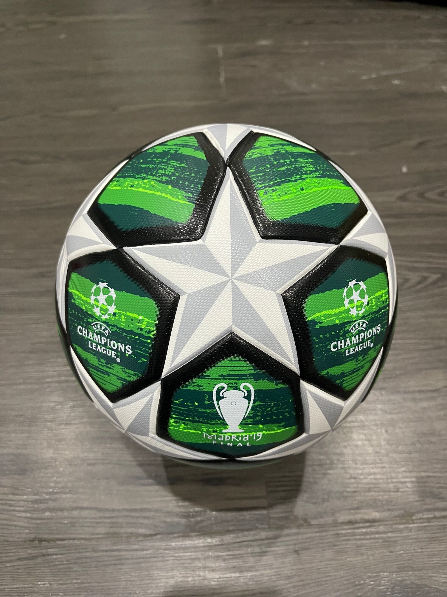 Bóng đúc cao cấp Cúp C1 Châu Âu Champions League( tặng kèm bơm,kim)