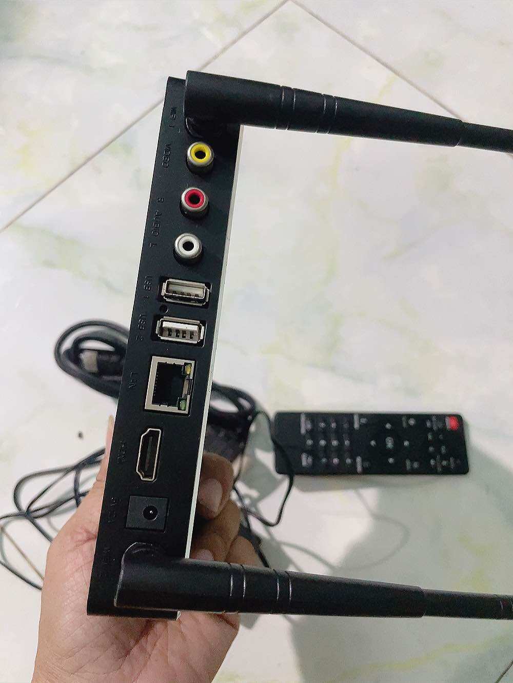 Đầu Android Box Y9 biến TV thường thành smart TV