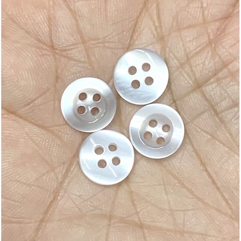 Nút sơmi 4 lỗ đen, trắng loại tốt (60-144 nút)