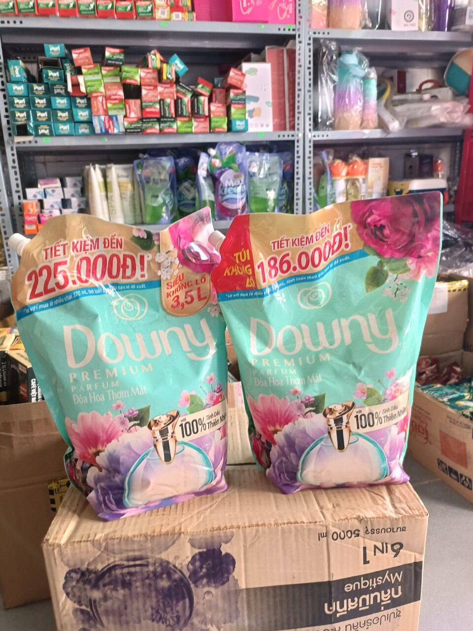 NƯỚC XẢ VẢI DOWNY 3 LÍT ĐÓA HOA THƠM MÁT