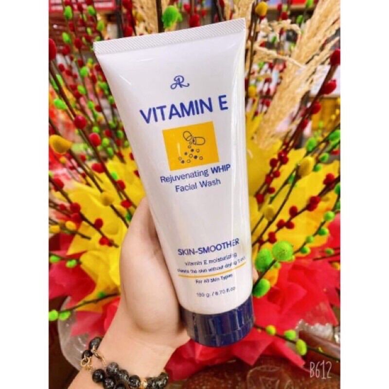 Sửa Rửa Mặt Vitamin E 190g Thái