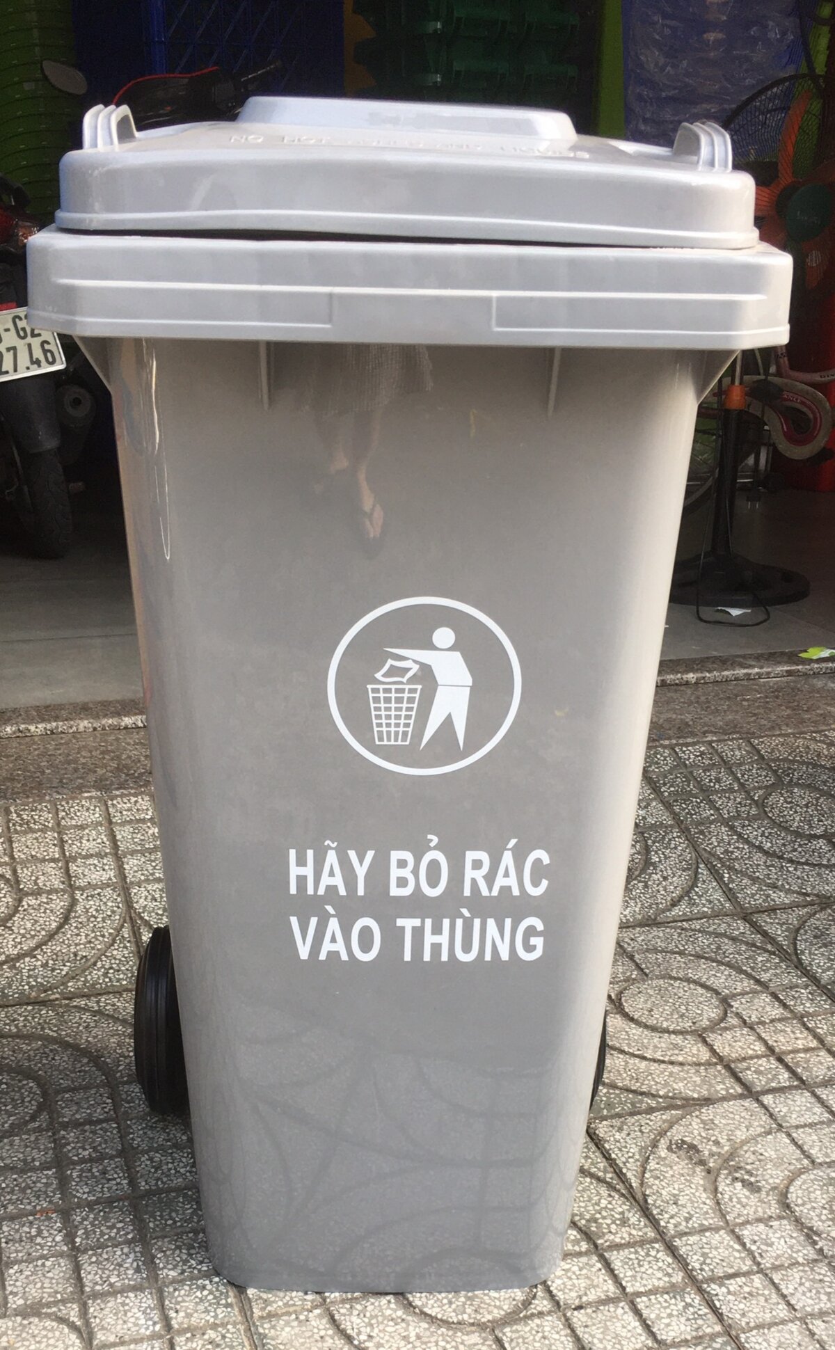 Thùng rác nhựa 120 lít màu xám