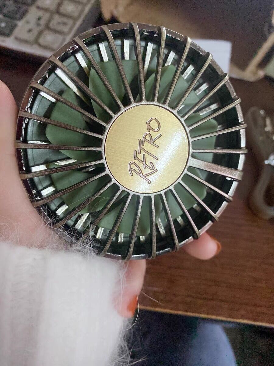 Quạt để bàn có đèn LED phong cách retro