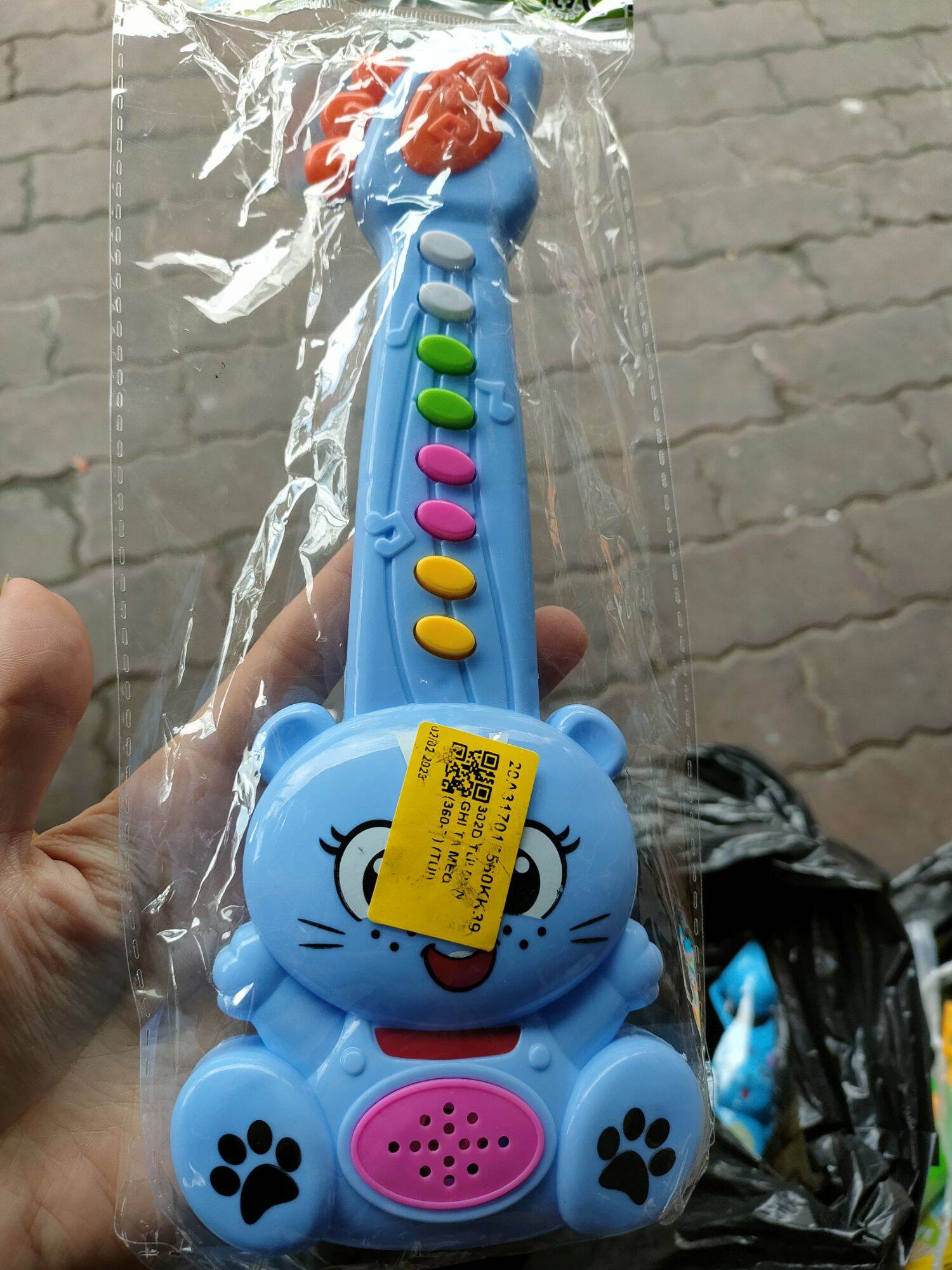 Đàn guitar nhiều mẫu lựa chọn cho bé tặng kèm pin( màu giao ngẫu nhiên)