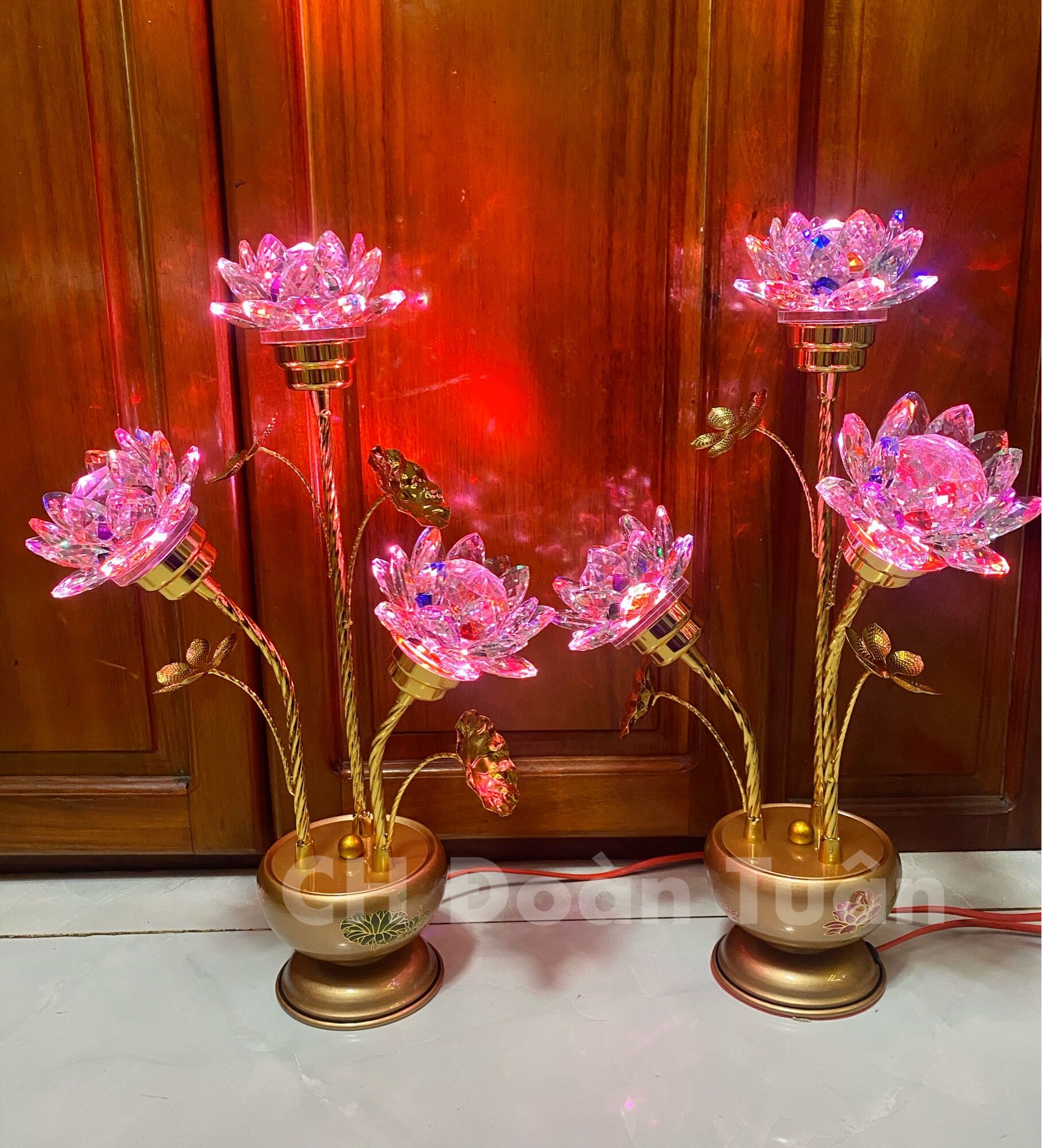 cặp đèn bàn thờ bình bông pha lê hoa sen