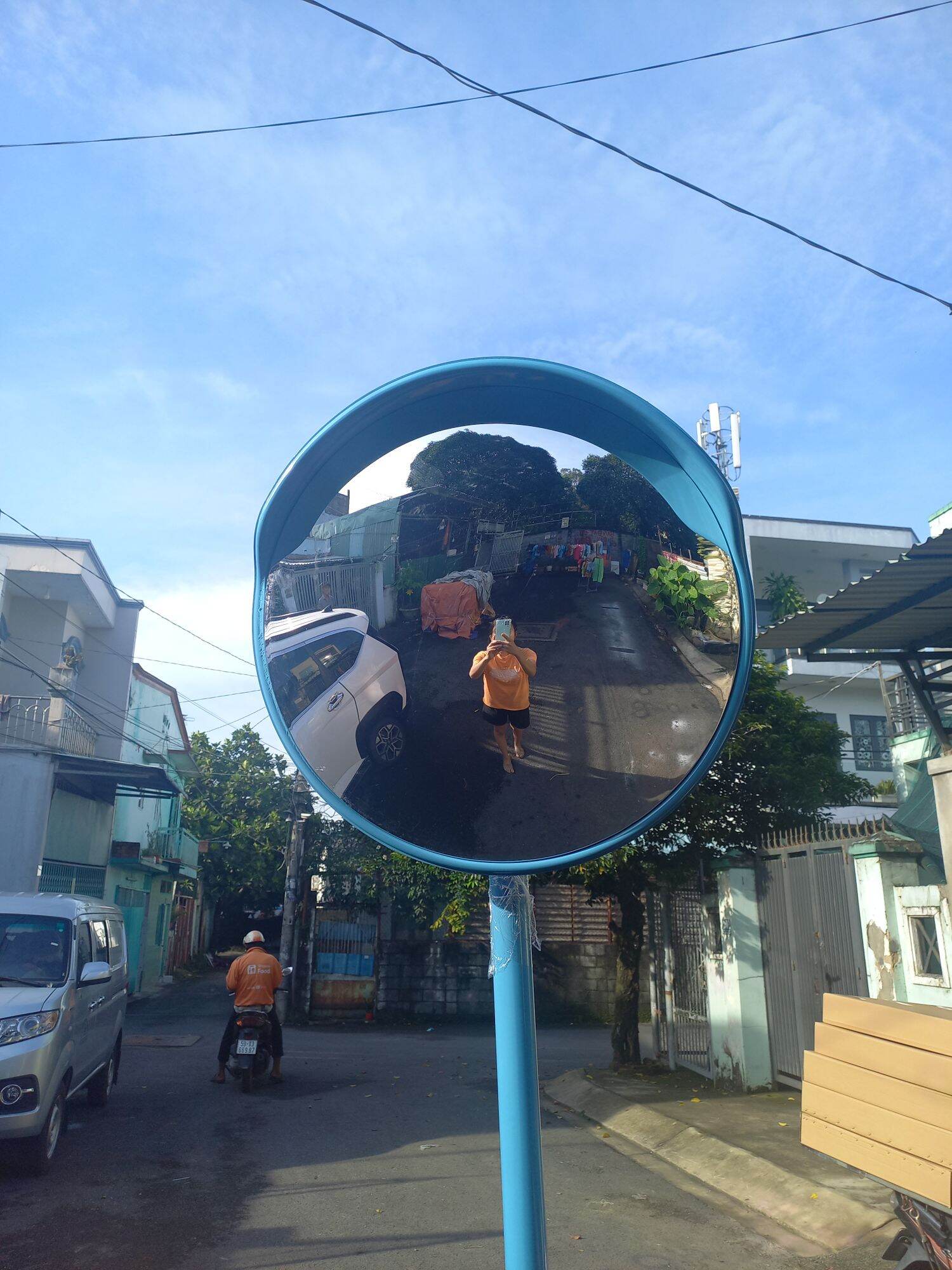 Traffic Convex Mirrors Are 80cm, 60cm, 45cm, 30cm in Blue Color. Diameter 80,60,45cm, Used for Observation in Traffic. Observation and Inspection
