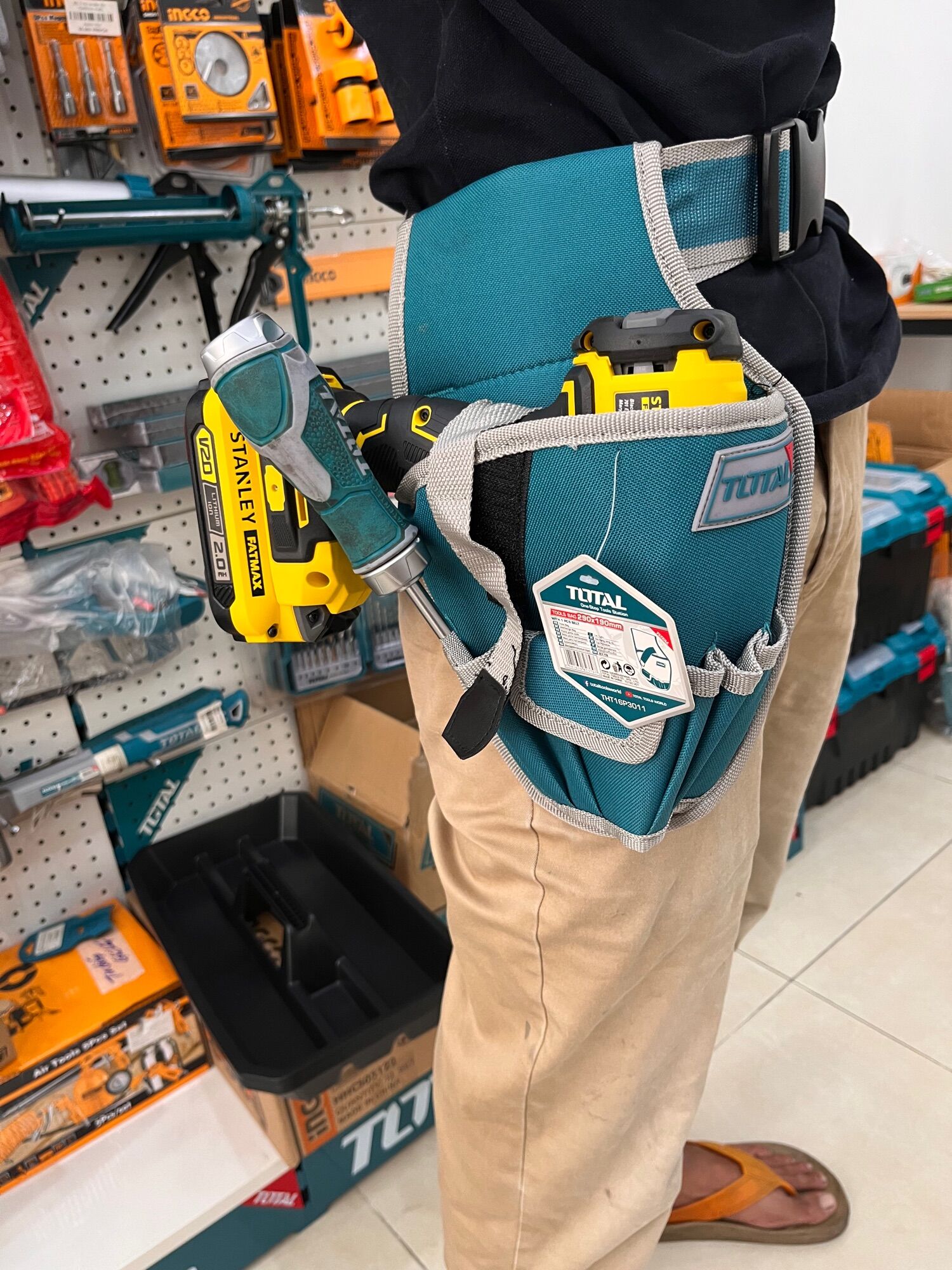 Túi đựng đồ nghề 8kg TOTAL - THT16P3011