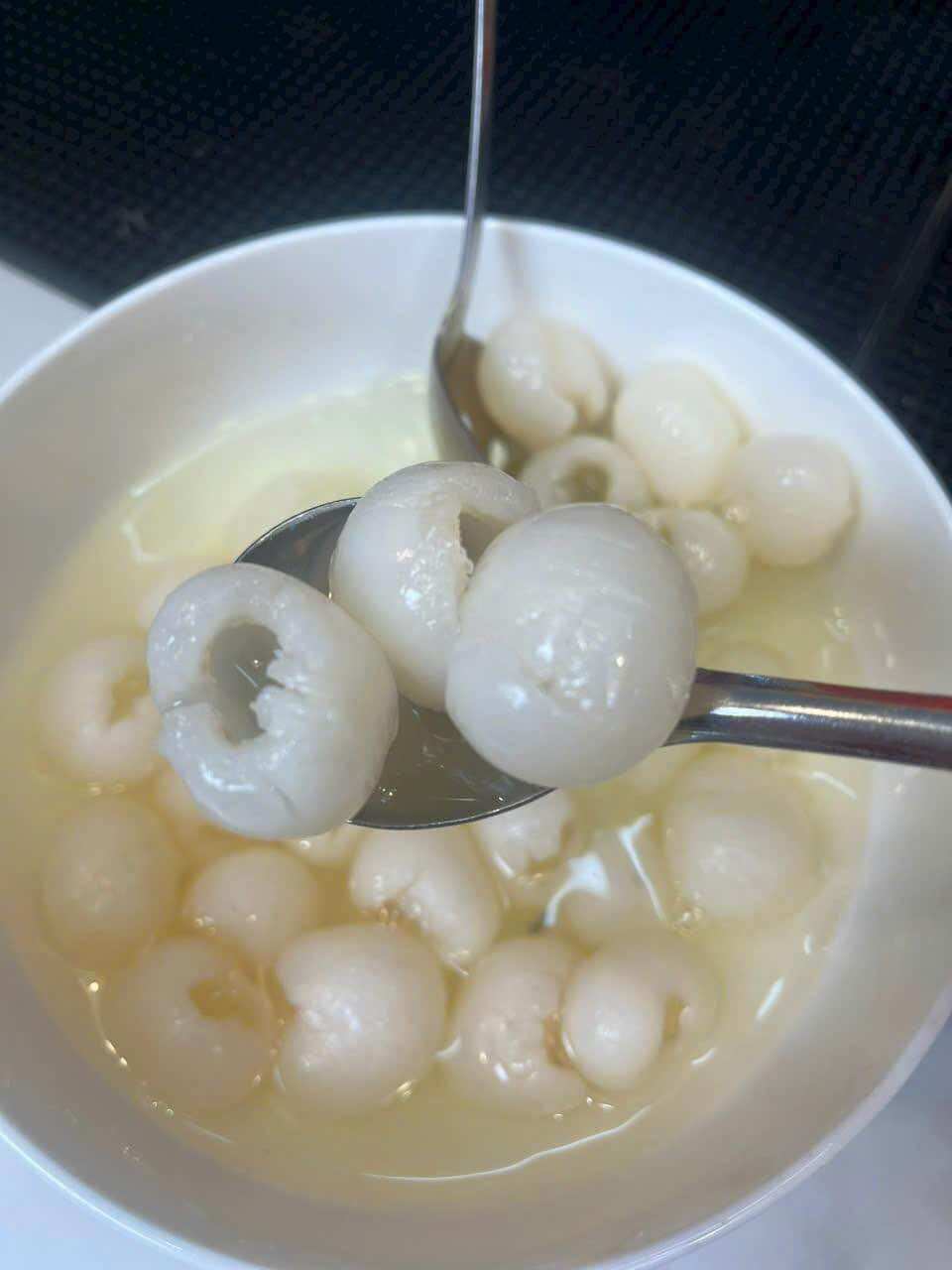 Nhãn ngâm Hoàng Gia lon 565g