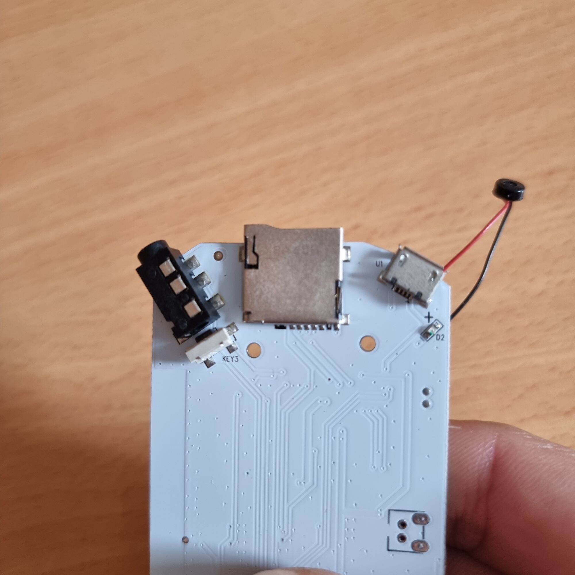 mạch loa bluetooth 3-5w giá rẻ (nghe radio +thẻ nhớ ...)