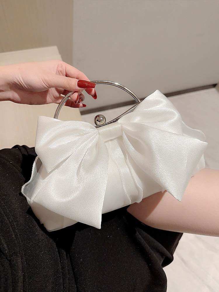 Túi xách tay đi tiệc màu trắng đẹp, thiết kế túi nơ mẫu túi mới nhất năm. Túi có kèm dây đeo chéo