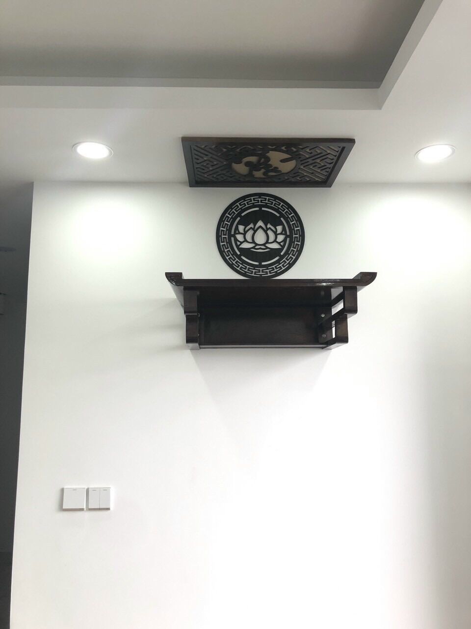 bộ bàn thờ gỗ sồi 61cm kèm chắn khói