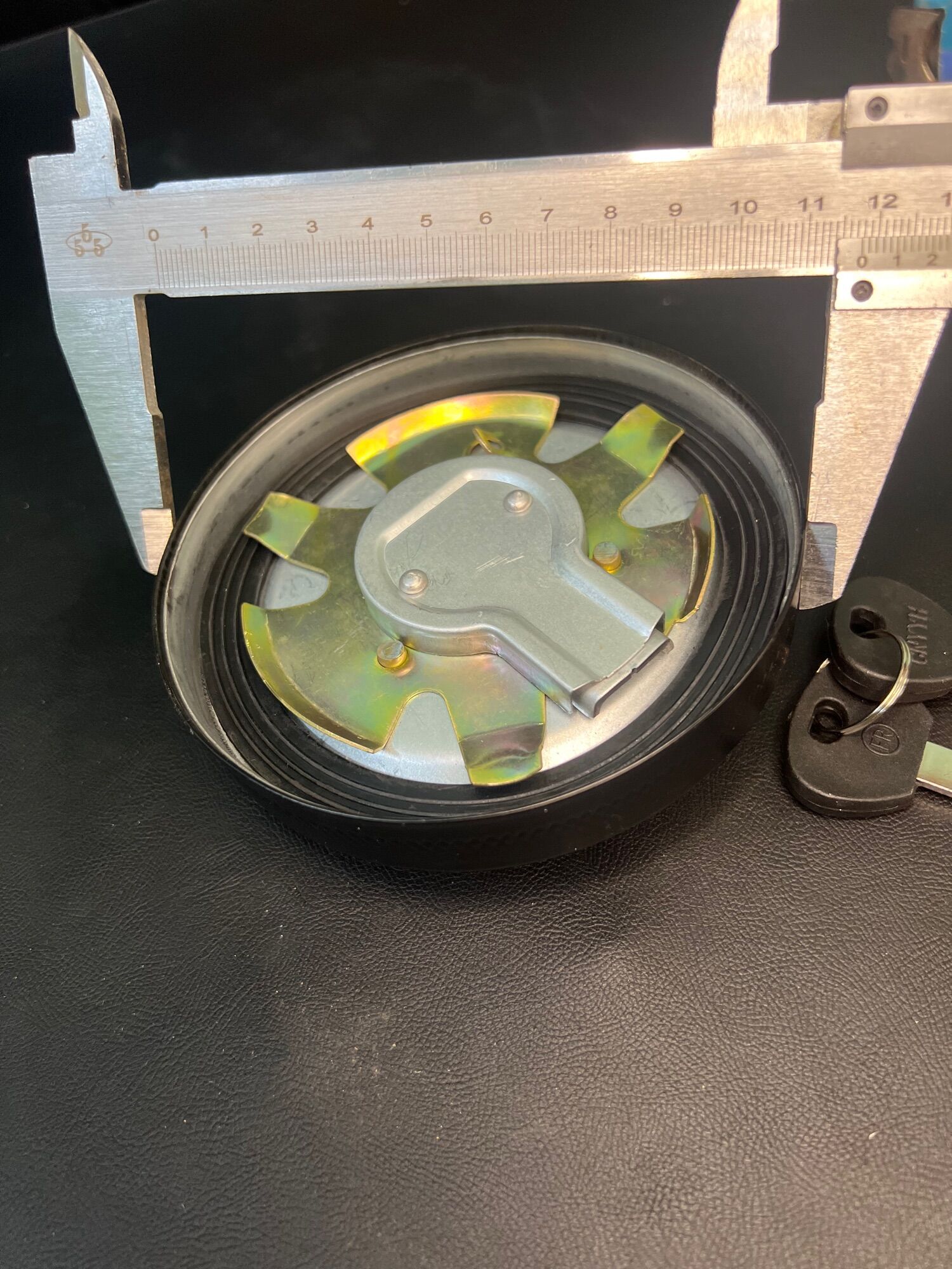 Nắp thùng dầu eq 140