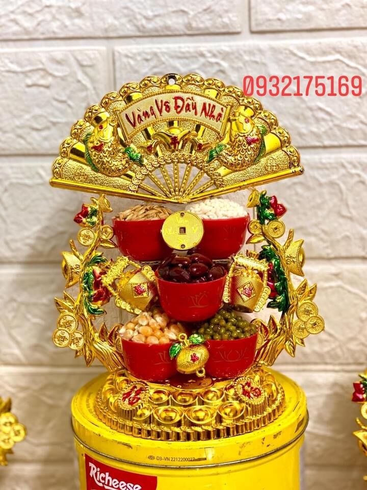 Tháp tỏi ngũ đậu ly đỏ quạt vàng