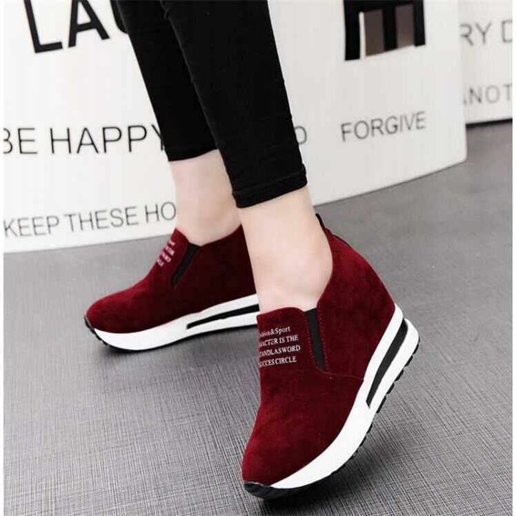 Giày sneaker đế độn phong cách hàn