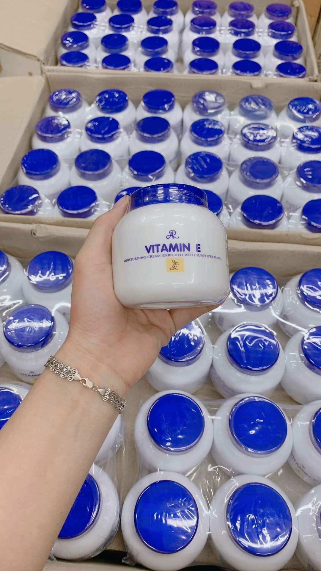 Kem Dưỡng Ẩm Aron Vitamin E Nắp Xanh Thái Lan