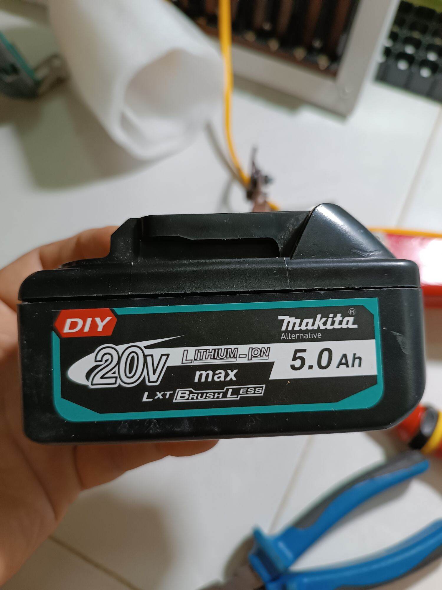 Khối pin Makita nhận sạc adapter 18v 4000ma