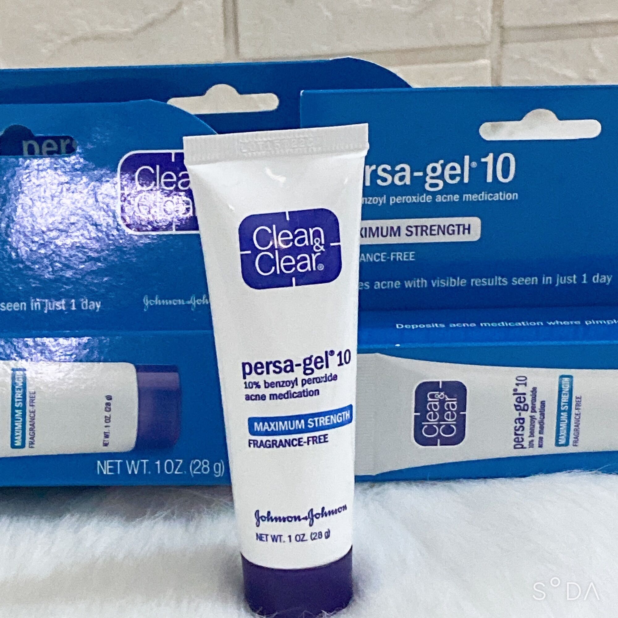 Gel chấm mụn siêu tốc Clean & Clear Persa Gel Maximum Strength 28g