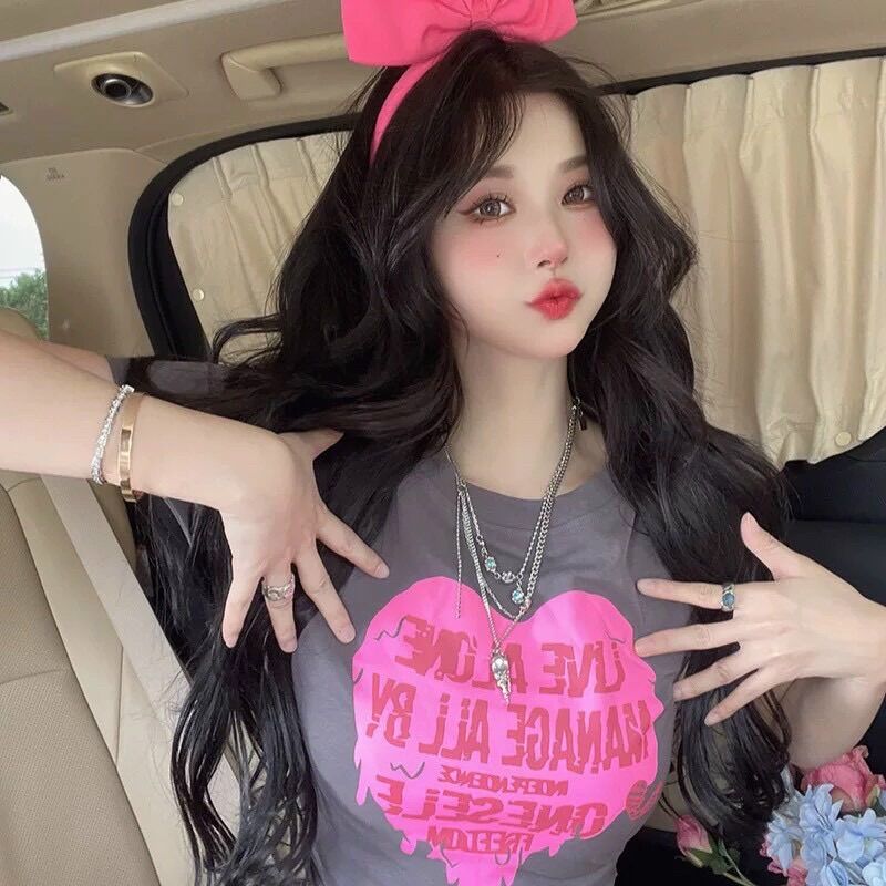 Áo croptop tay ngắn tim chữ BG