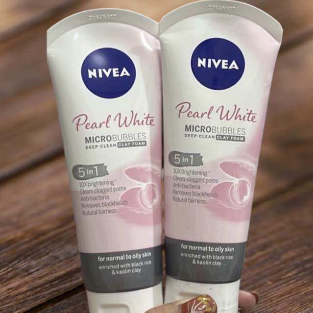 Sữa rửa mặt nữ nivea pearl white 100g đất sét giúp trắng da