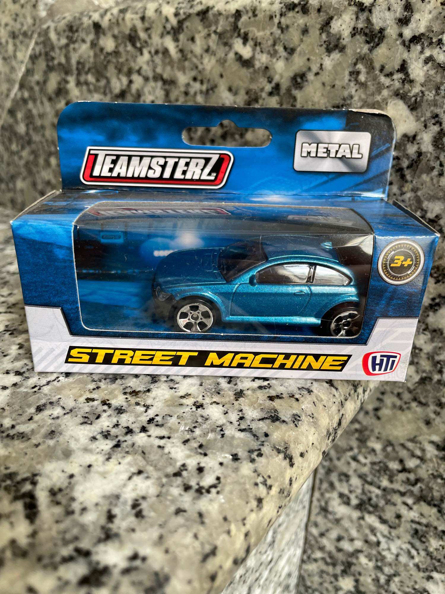 Xe mô hình bằng sắt 1:64