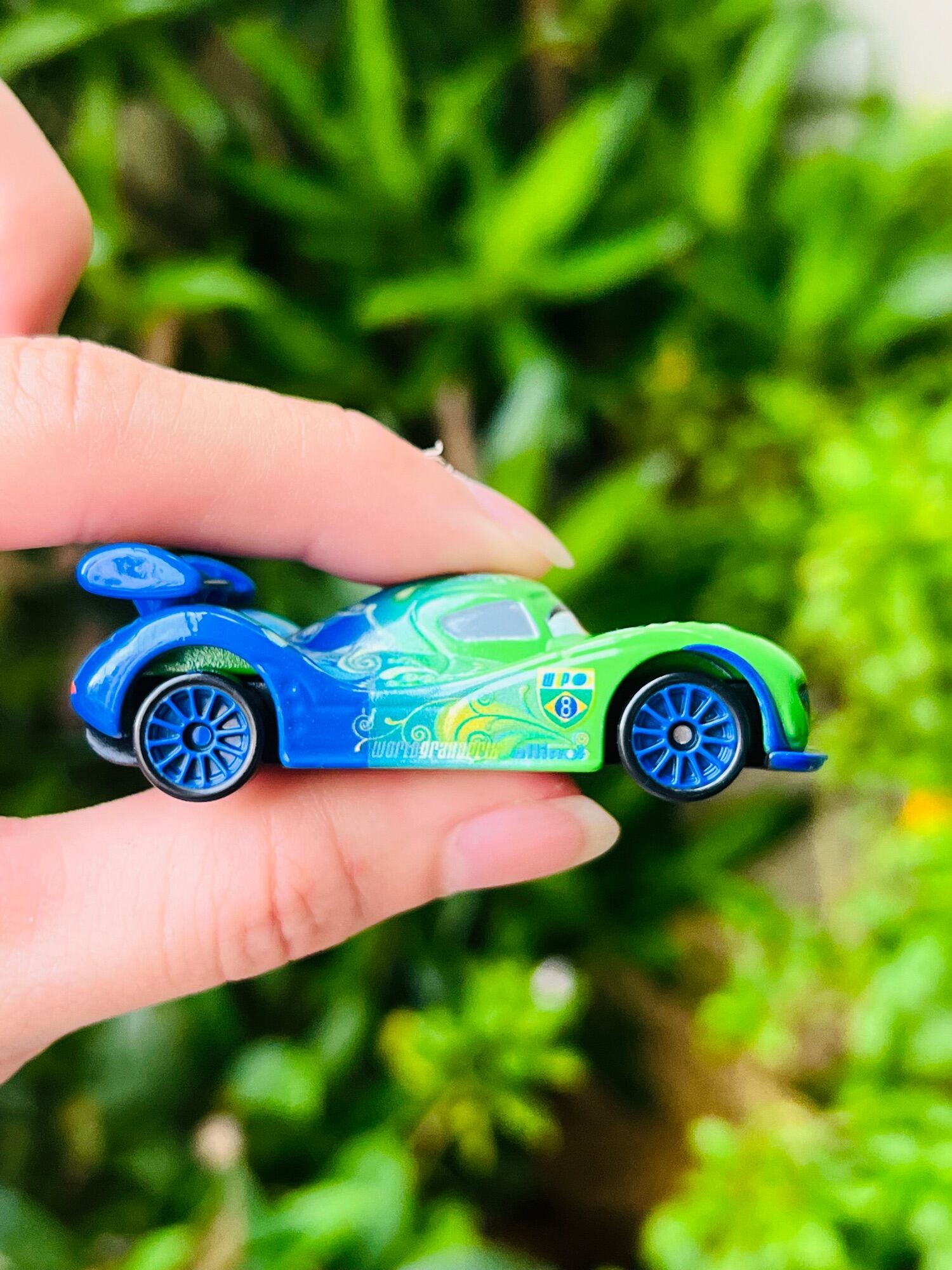 Hobby Store xe mô hình Tomica Disney Pixars Cars Carla Veloso Không Hộp