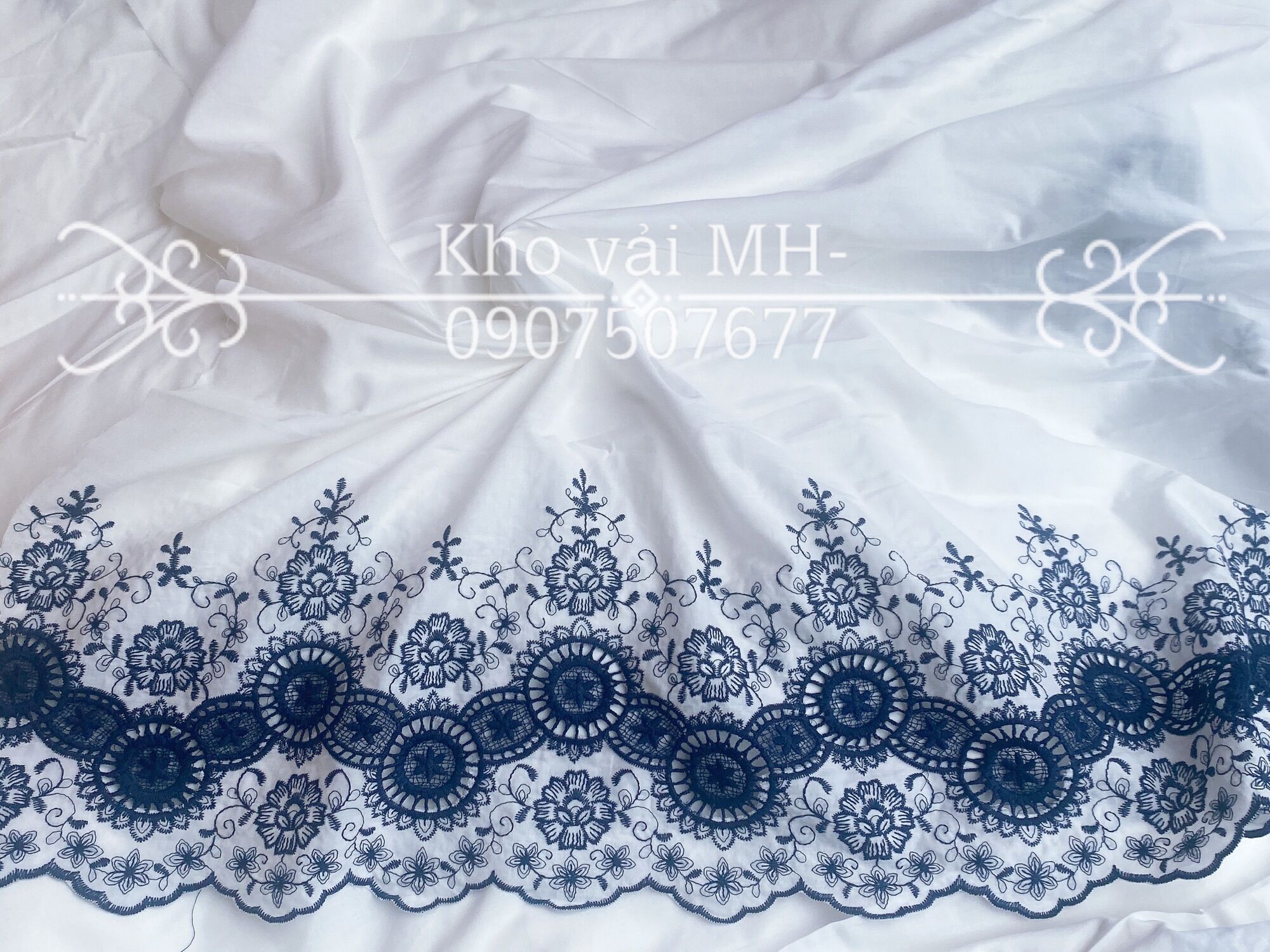Vải Chân thêu xanh đen