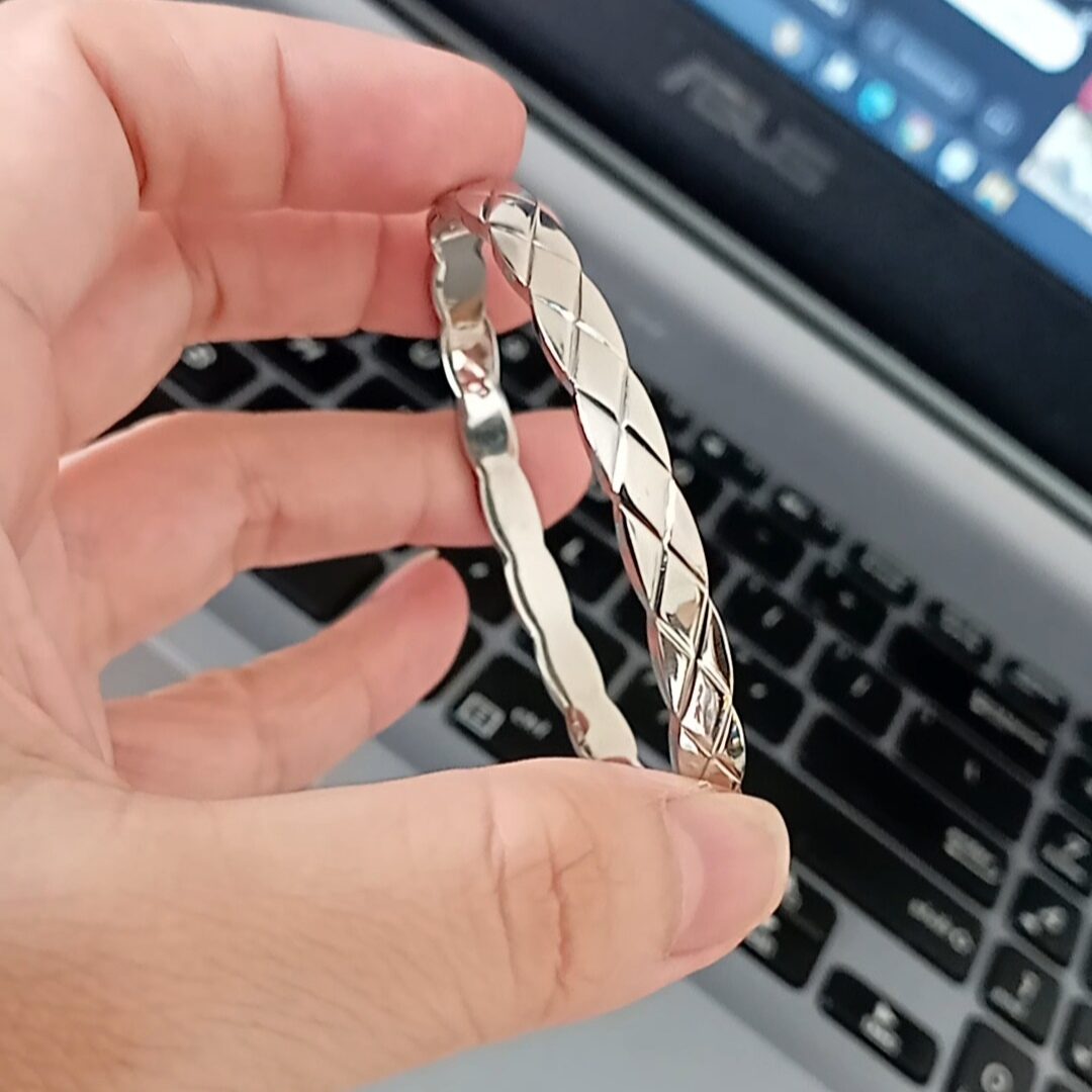 VÒNG TAY NỮ TITAN KIỂU CHẠM KHẮC ĐƠN GIẢN, CÁ TÍNH KHÔNG ĐEN KHÔNG GỈ SÉT [Trang sức MiJ]