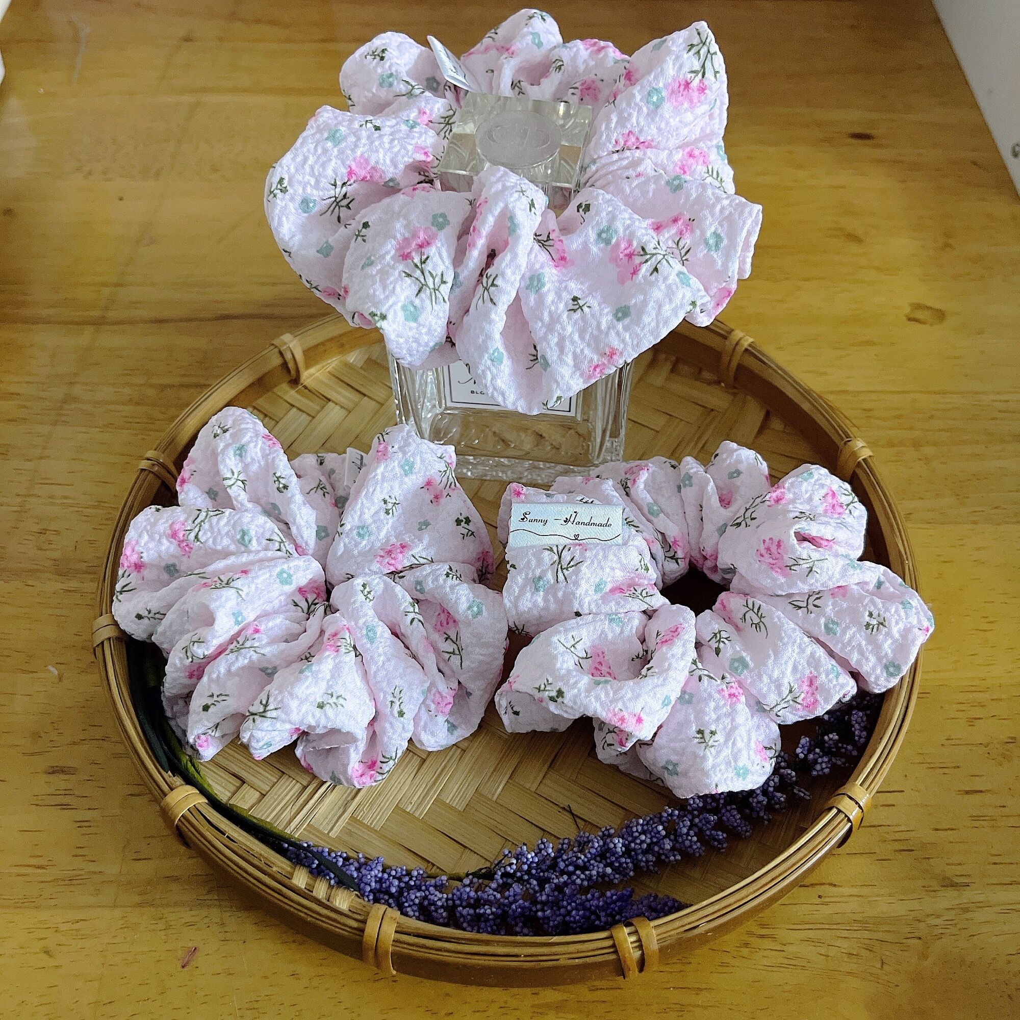 Scrunchies - đồ cột tóc hoa Anh Đào