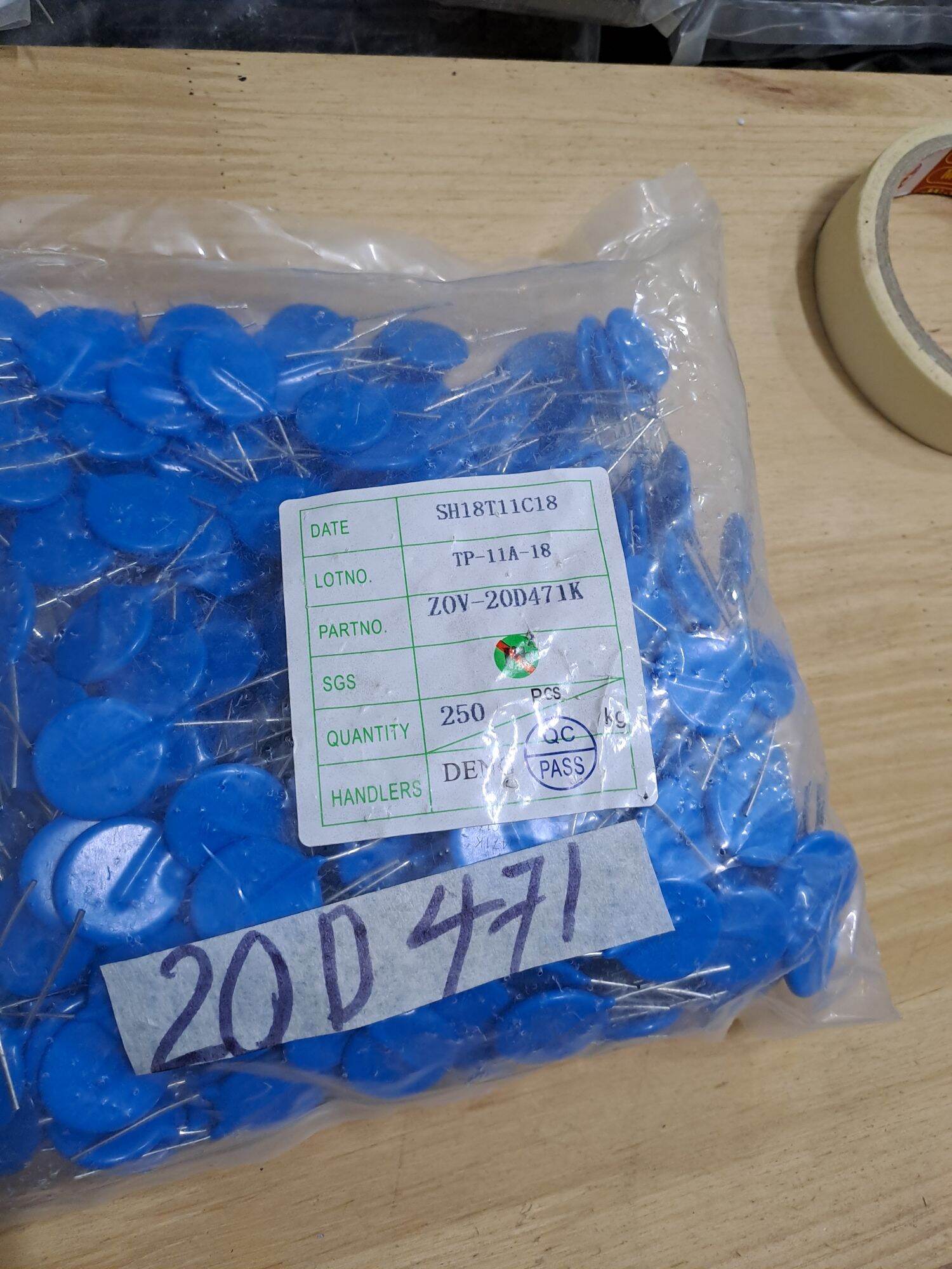 10 Tụ bảo vệ điện áp 220V 20D471