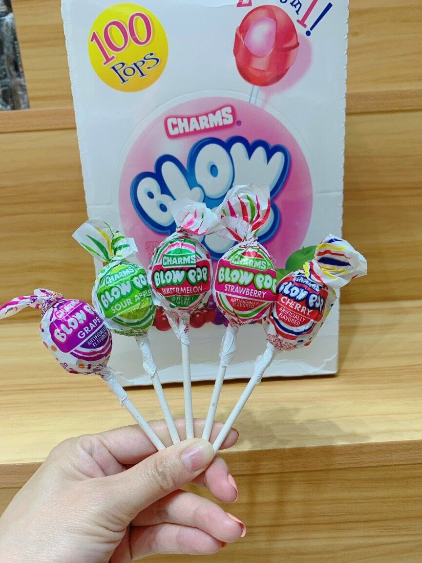 Kẹo mút charms blow pop của mỹ